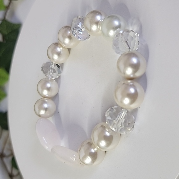 Handcrafted Glass Pearl and Facelet Crystal Beads with Pink Quart Bracelet - Picture 3 of 8